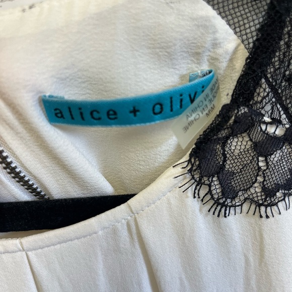 Alice & Olivia Silk and Lace Sleeveless Top Size Medium - Picture 3 of 5